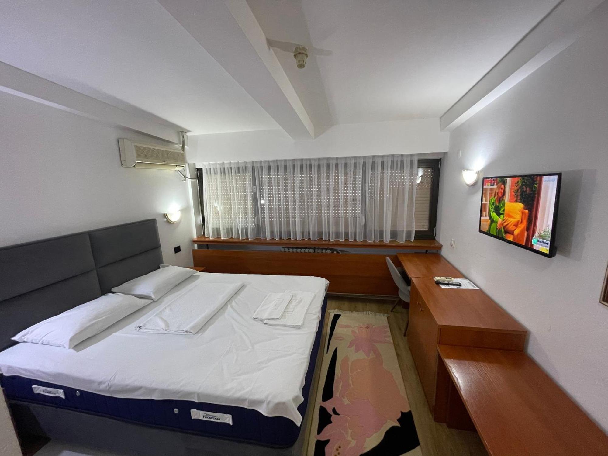 Hotel Square สโกเปีย ภายนอก รูปภาพ